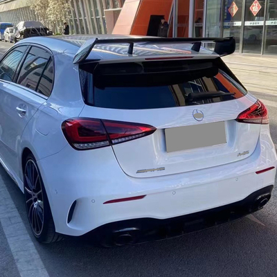 Actualización a A35 AMG Hatchback 2019 Mercedes-Benz Clase A W177 Parachoques traseros y garganta de cola