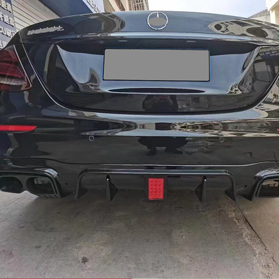 Benz E-CLASS W213 con el parachoques trasero labio cola garganta y tubo de escape