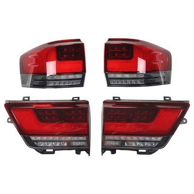 Land Cruiser LC300 con luces traseras LED 2022 y luces de señal de freno