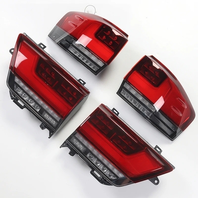 Land Cruiser LC300 con luces traseras LED 2022 y luces de señal de freno