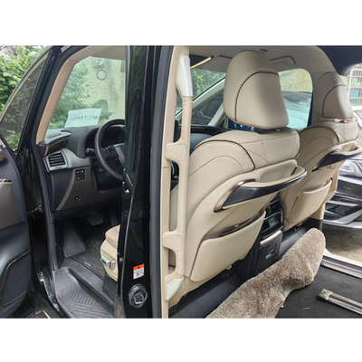Personaliza el Toyota Alphard 2024 con los kits de interior Glitter y el reposabrazos de la puerta central