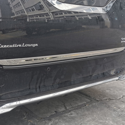 Toyota Alphard Vellfire 2024 Revestimiento de la puerta trasera con diseño exterior ABS de plata y OEM